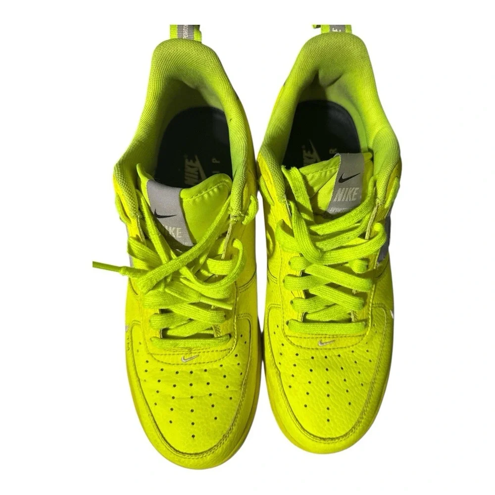 🇺🇸Nike Air Force Size 8.5 1 '07 LV8 Volt (a bright, striking yellow-green).‎